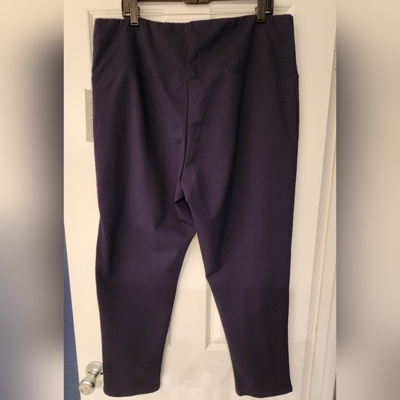 Jones & Co Plus Tummy Control Cropped Leggings In Navy Size 3X - Picture 7 of 10